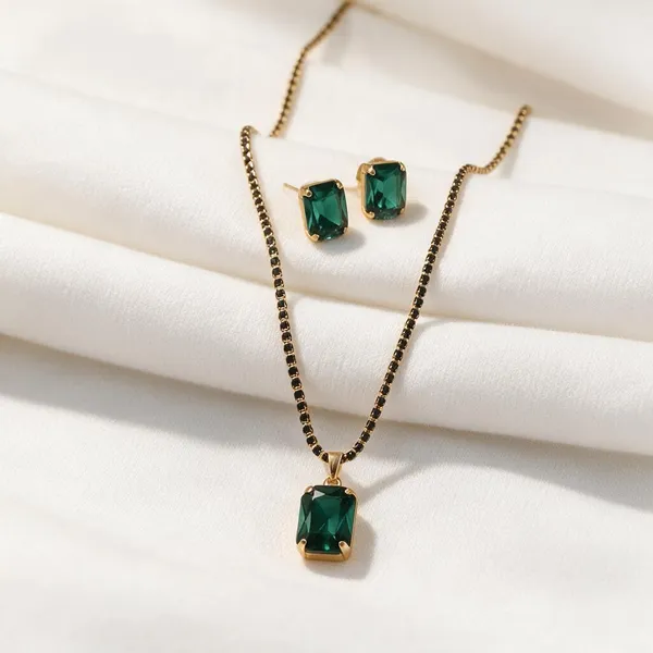 Green_Stone_Necklace_And_Earrings_Set_For_Women