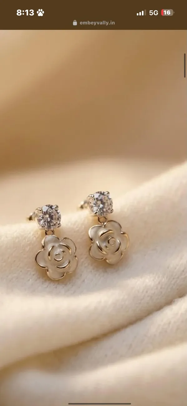 Gold-Tone_Floral_Stud_Earrings_for_Women
