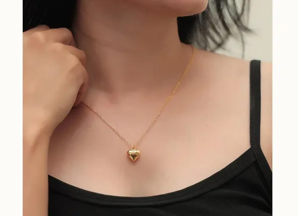 Gold_Stainless_Steel_Pendant_Necklace_For_Women