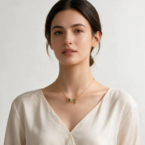 Gold_Stainless_Steel_Pendant_Necklace_For_Women