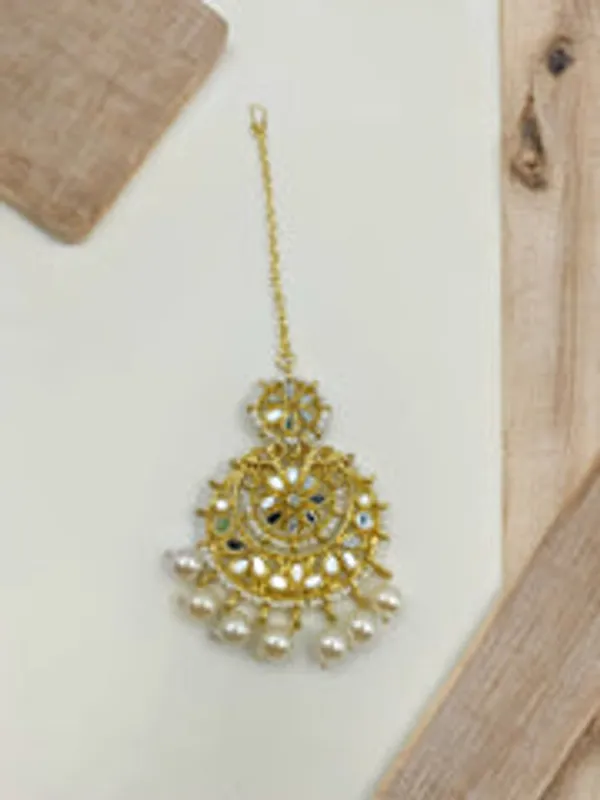 Mang_Teeka_White_With_Earring