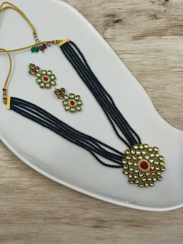 Long_Black_Kundan_With_Earring