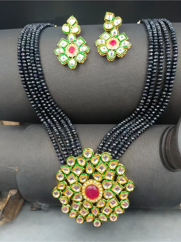 Long_Black_Kundan_With_Earring