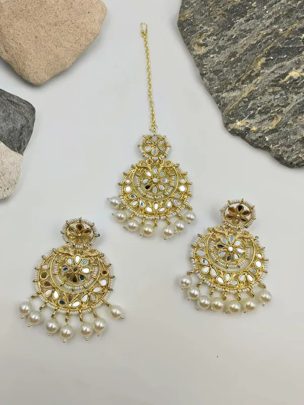 Maang_Tikka_Style_Earrings_For_Women