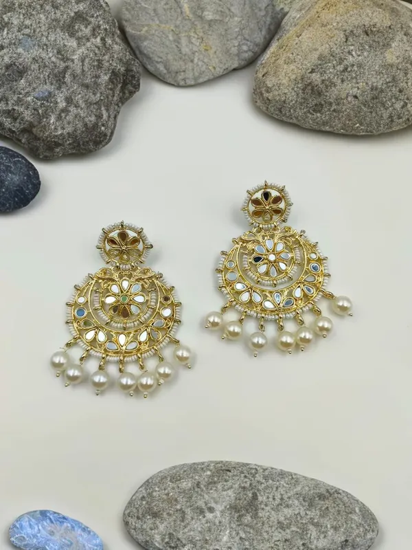 Maang_Tikka_Style_Earrings_For_Women