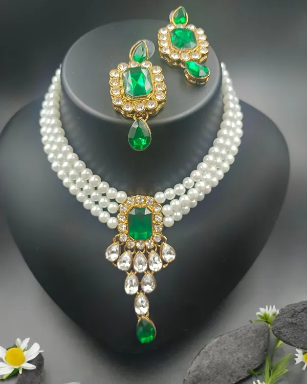 Kundan_Necklace_With_Drop_Earrings_Set