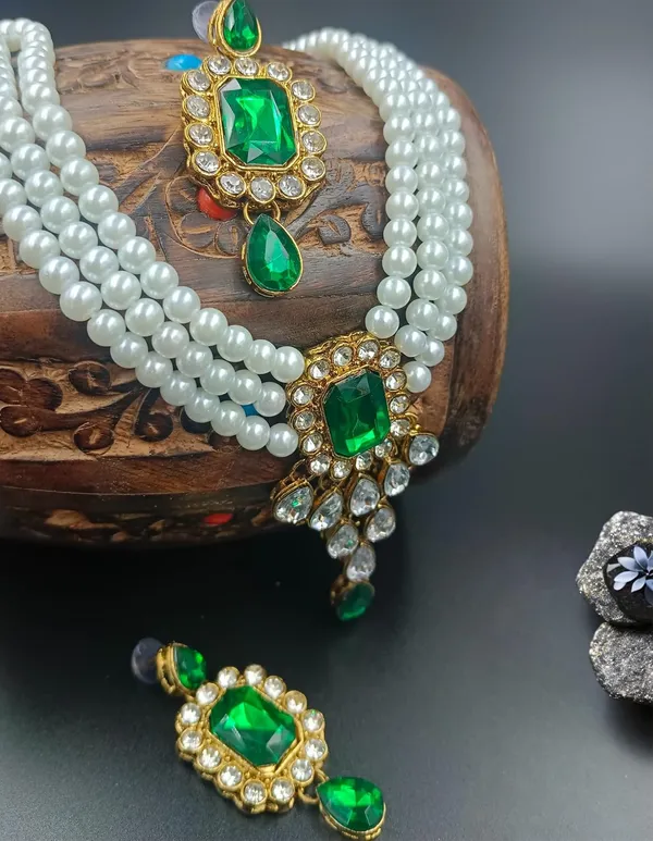 Kundan_Necklace_With_Drop_Earrings_Set
