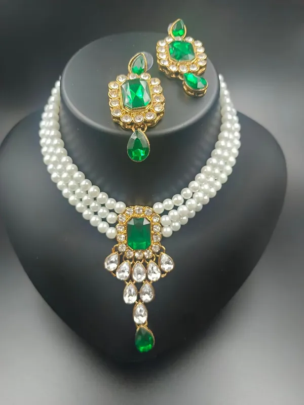 Kundan_Necklace_With_Drop_Earrings_Set
