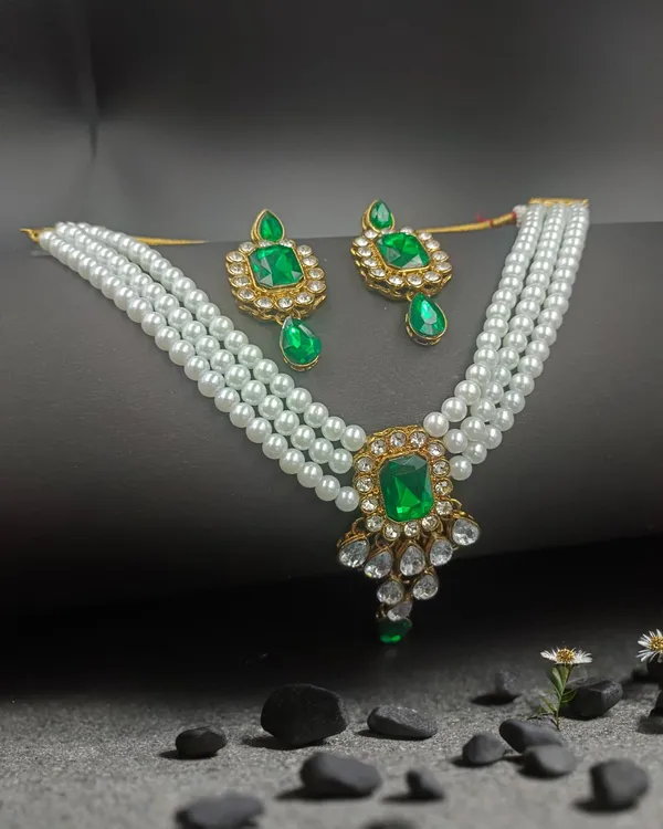 Kundan_Necklace_With_Drop_Earrings_Set