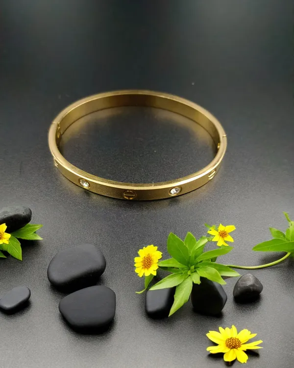 Golden_Cartiar_Bracelet_Pack_Of_1