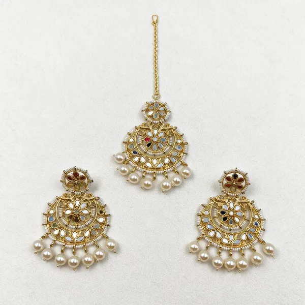 Mang_Teeka_White_With_Earring