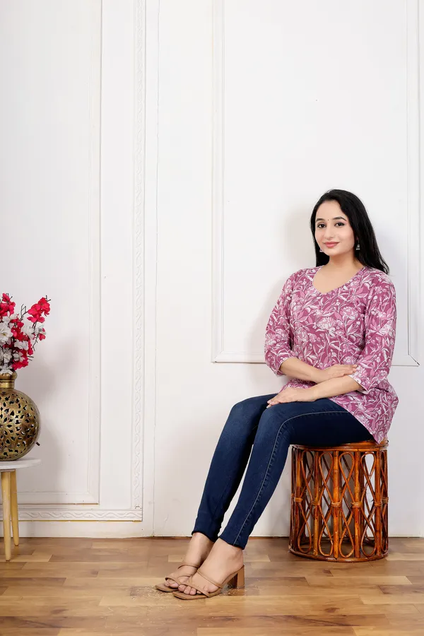 Pink_Floral_Print_Straight_Kurti_For_Women