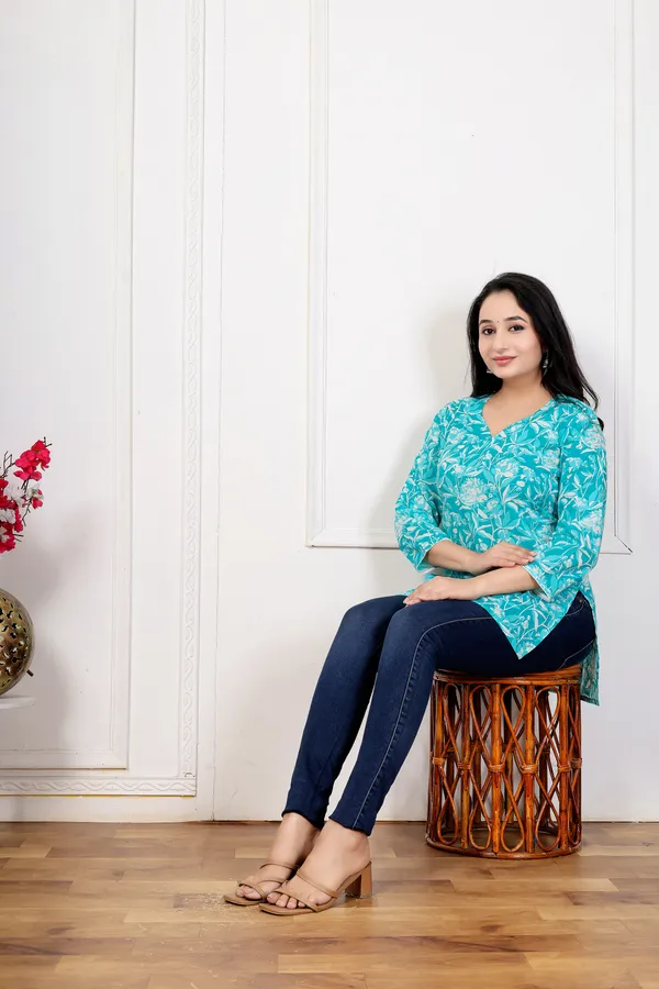 Turquoise_Floral_Print_Straight_Kurti_For_Women