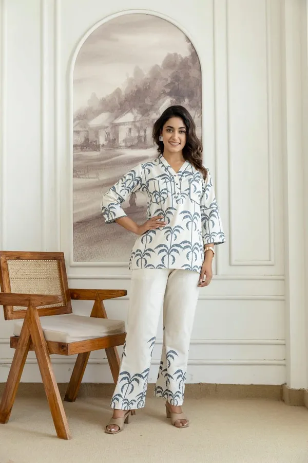 White_Printed_Relaxed_Fit_Kurta_Set_For_Women