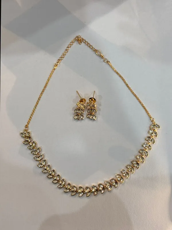 Gold-Tone_Leaf_Motif_Necklace_And_Earrings_Set_For_Women