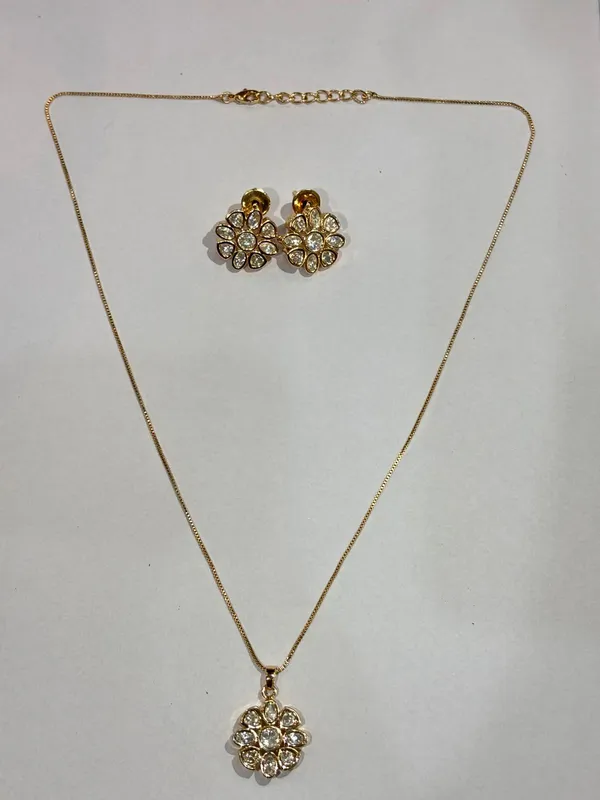 Gold_Tone_Floral_Necklace_And_Earrings_Set_For_Women