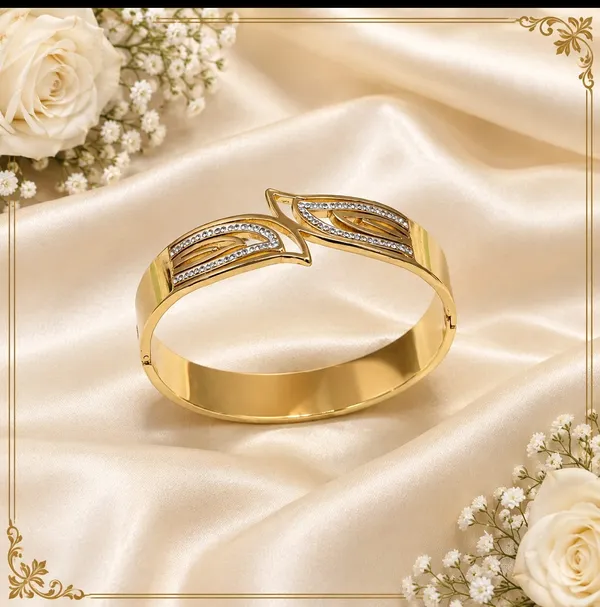 Gold_Stainless_Steel_Leaf_Motif_Cuff_Bracelet_For_Women