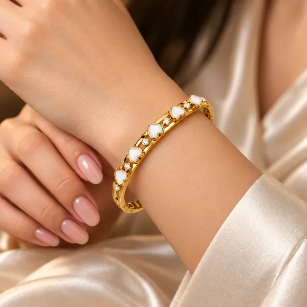 Gold_Stainless_Steel_Heart_Charm_Bracelet_For_Women