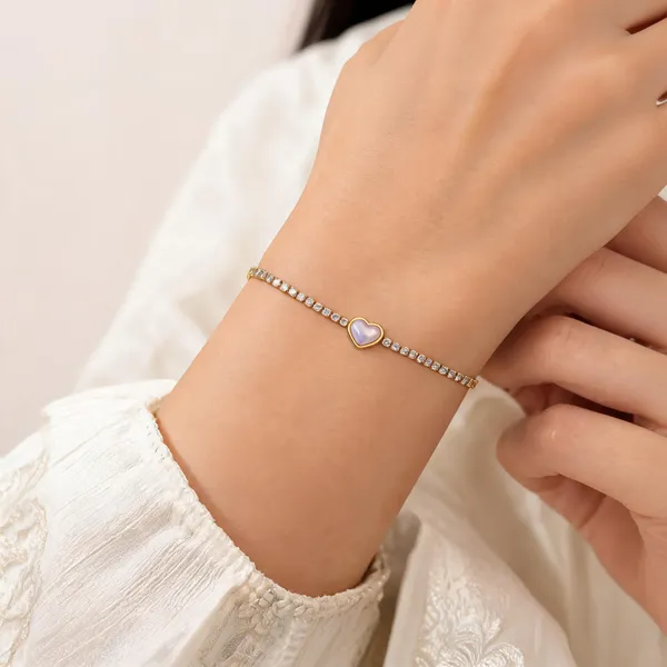 Gold_Tone_Heart_Charm_Chain_Bracelet_For_Women