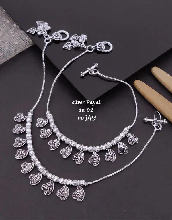 Silver_Alloy_Floral_Paisley_Payal_Anklet_Pair_For_Women