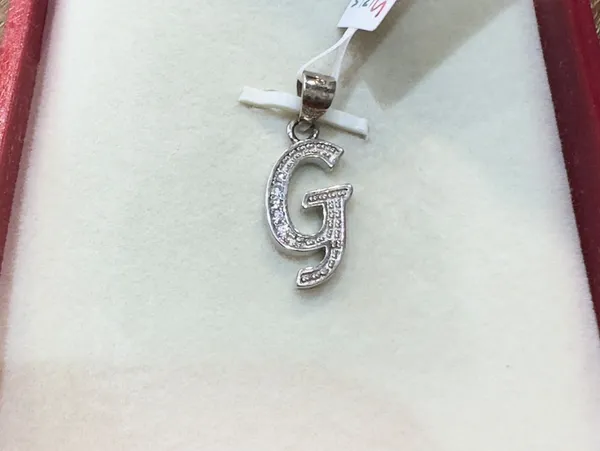 Silver_Tone_Crystal_G_Letter_Pendant