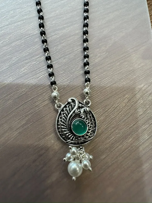 Black_Beaded_Green_Stone_Pendant_Necklace_for_Women