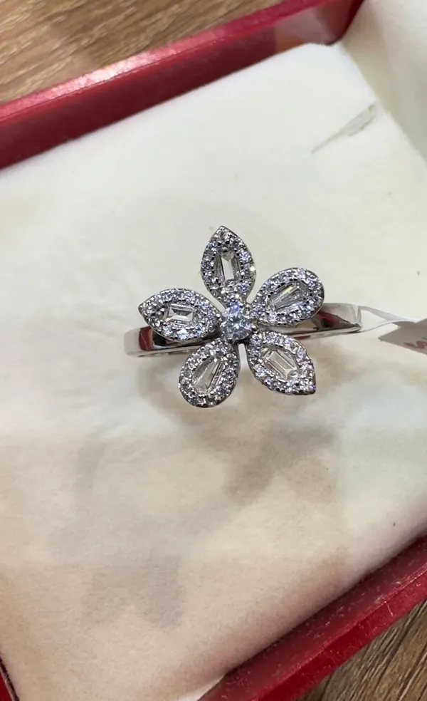Silver_Tone_Stone_Studded_Flower_Ring_for_Women