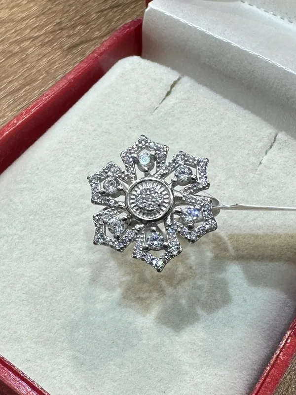 Silver_Floral_Rhinestone_Brooch_for_Women