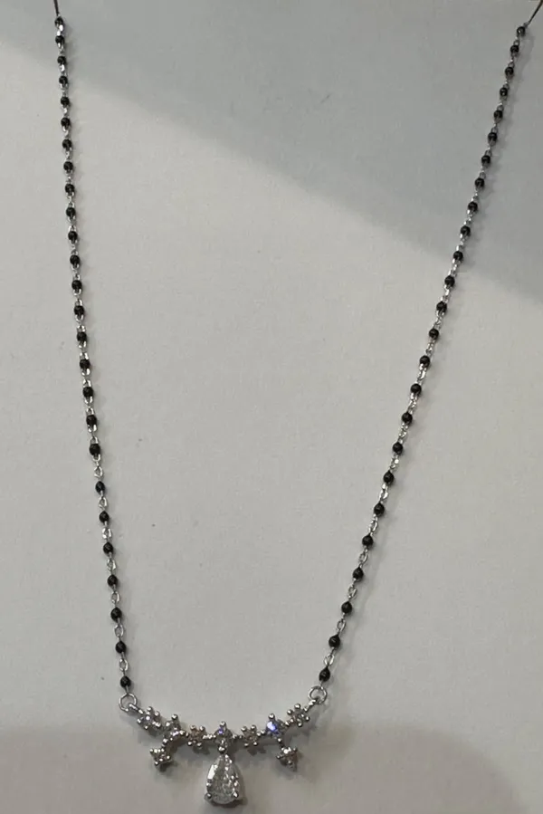 Silver_Black_Beaded_Pendant_Necklace_for_Women