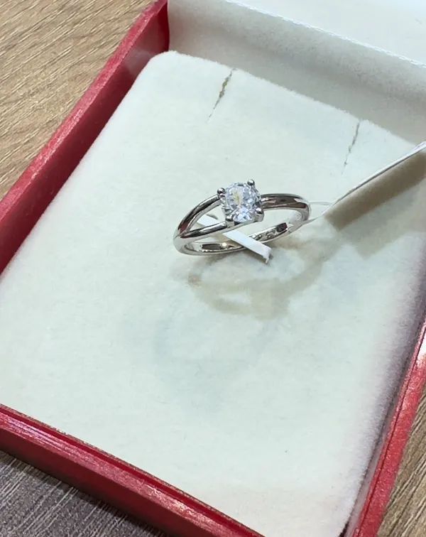 Silver_Tone_Solitaire_Style_Ring_for_Women