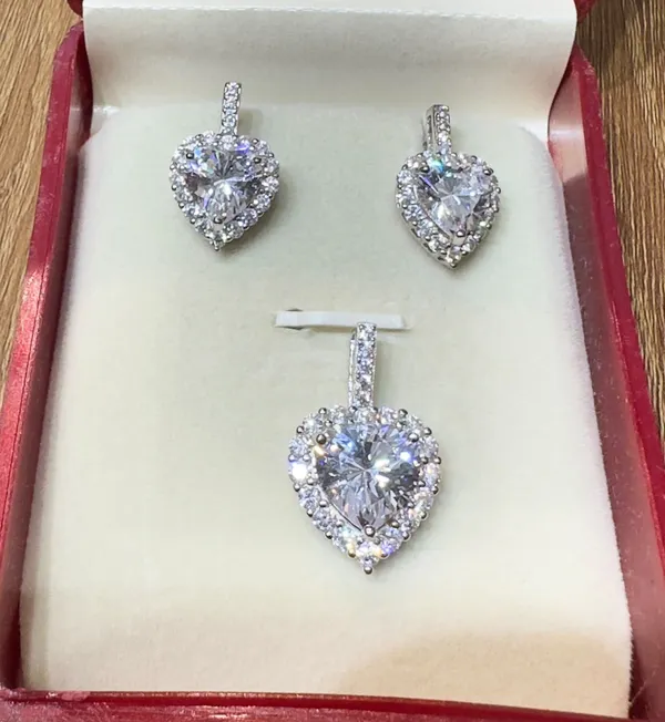 Silver-Tone_Heart_Pendant_And_Earrings_Set_for_Women