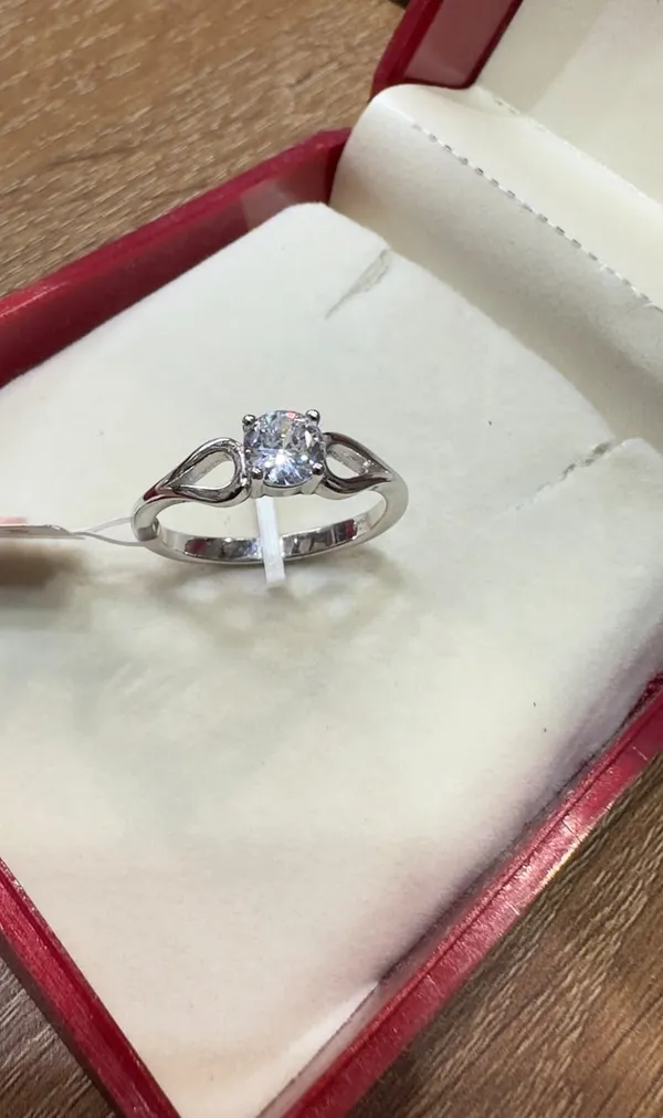 Silver-Tone_Solitaire_Ring_for_Women
