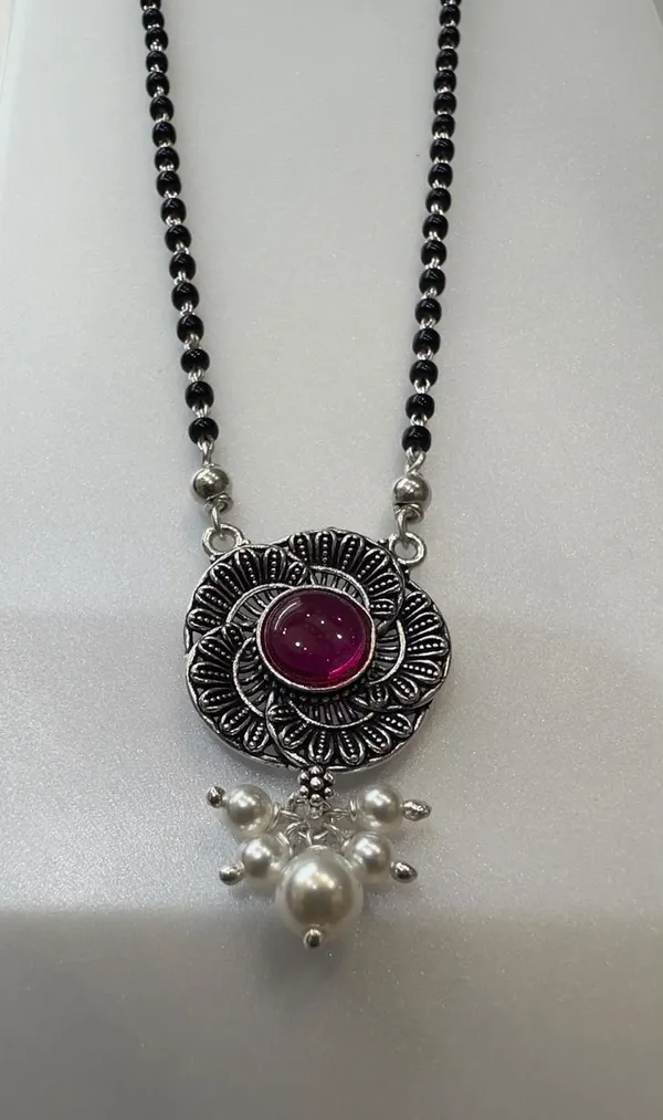 Black_Beaded_Floral_Pendant_Mangalsutra_for_Women