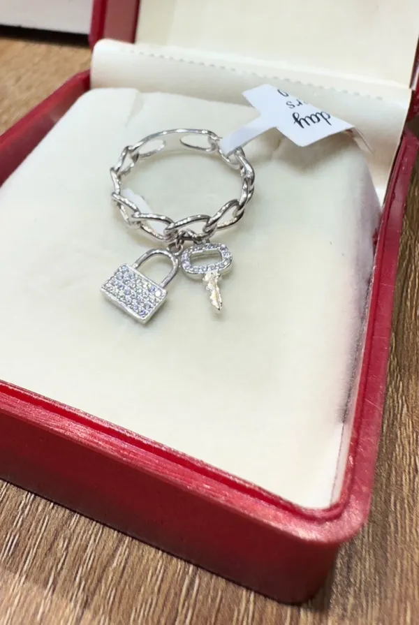 Silver_Tone_Charm_Bracelet_for_Women