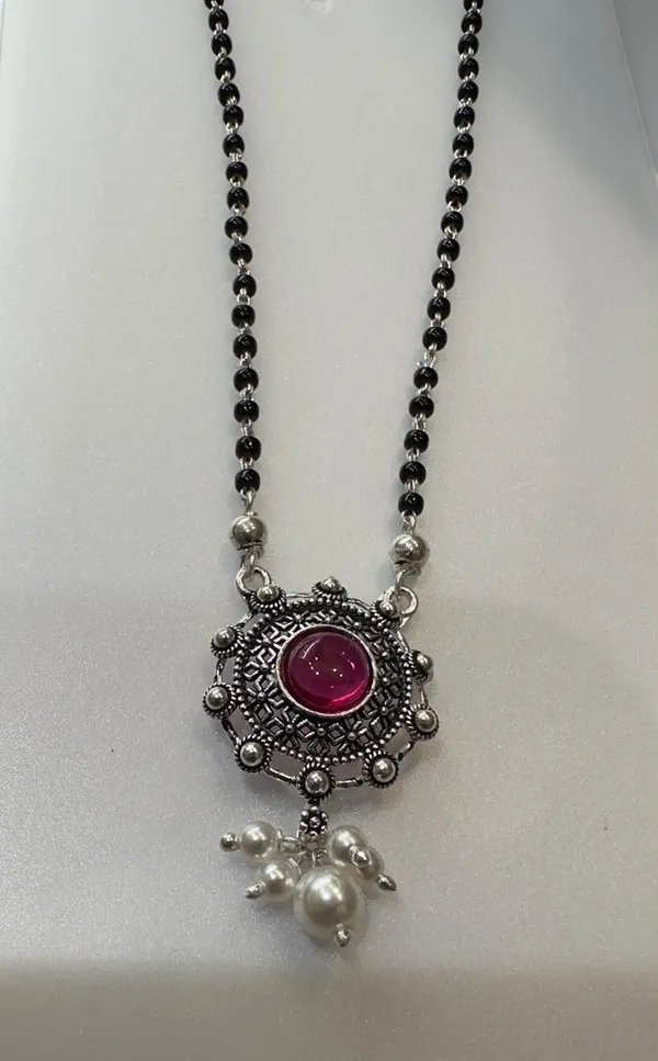 Black_Beaded_Red_Stone_Pendant_Necklace