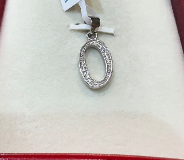 Silver-Tone_Oval_Stone_Studded_Pendant_for_Women