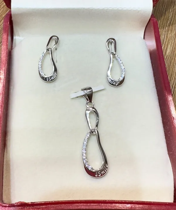 Silver_Crystal_Drop_Jewellery_Set_for_Women
