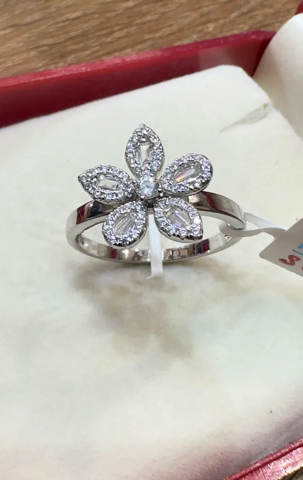 Silver_Tone_Stone_Studded_Flower_Ring_for_Women