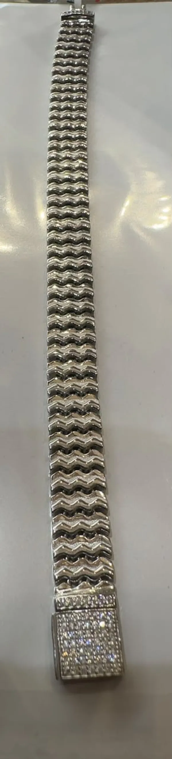 Silver_Tone_Wavy_Link_Bracelet_for_Women
