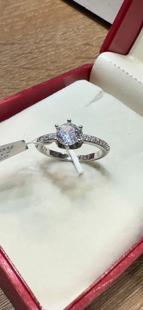 Silver-Tone_Solitaire_Style_Ring_for_Women