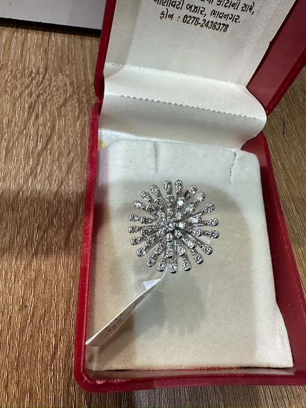 Silver-Tone_Floral_Statement_Brooch_for_Women