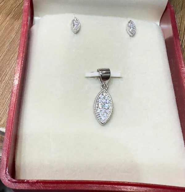 Silver_Tone_Crystal_Jewellery_Set_for_Women