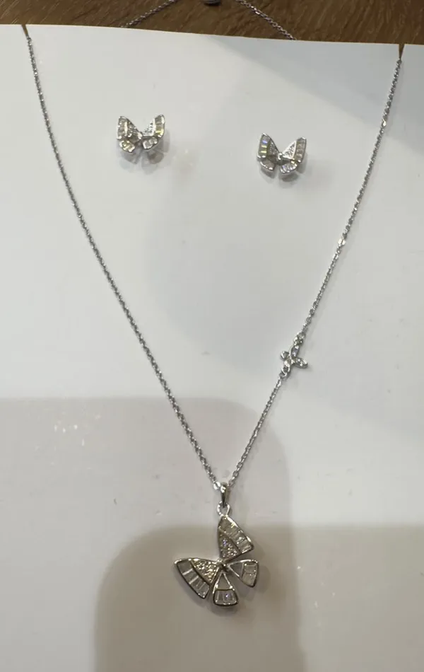 Silver_Butterfly_Necklace_And_Earrings_Set_for_Women