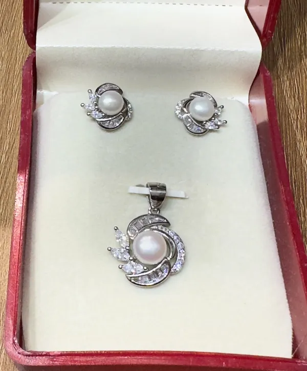 White_Pearl_Silver-Tone_Jewellery_Set_for_Women