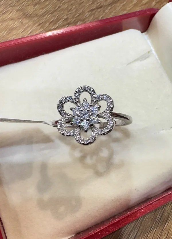 Silver_Tone_Floral_Crystal_Ring_for_Women