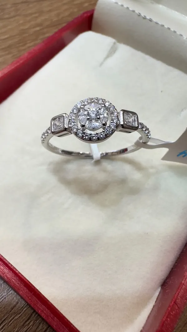 Silver-Tone_Crystal_Embellished_Ring_for_Women