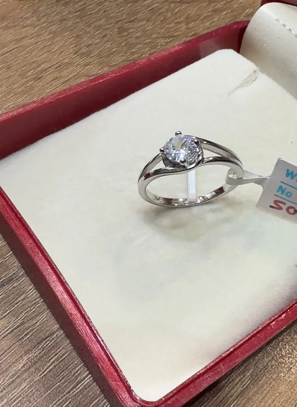 Silver_Tone_Solitaire_Ring_for_Women