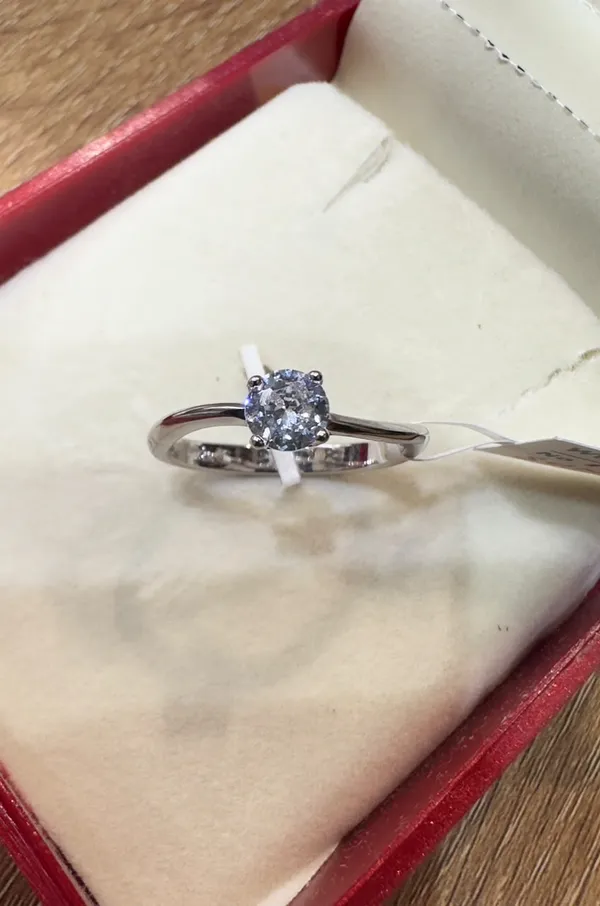 Silver_Tone_Solitaire_Ring_for_Women