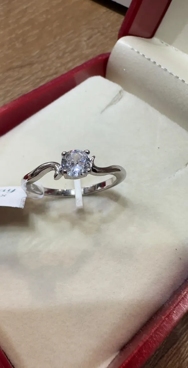 Silver_Tone_Solitaire_Ring_for_Women