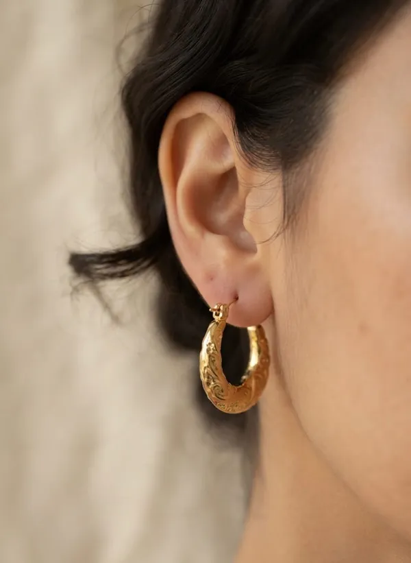 Lisa_Textured_Gold_Hoops